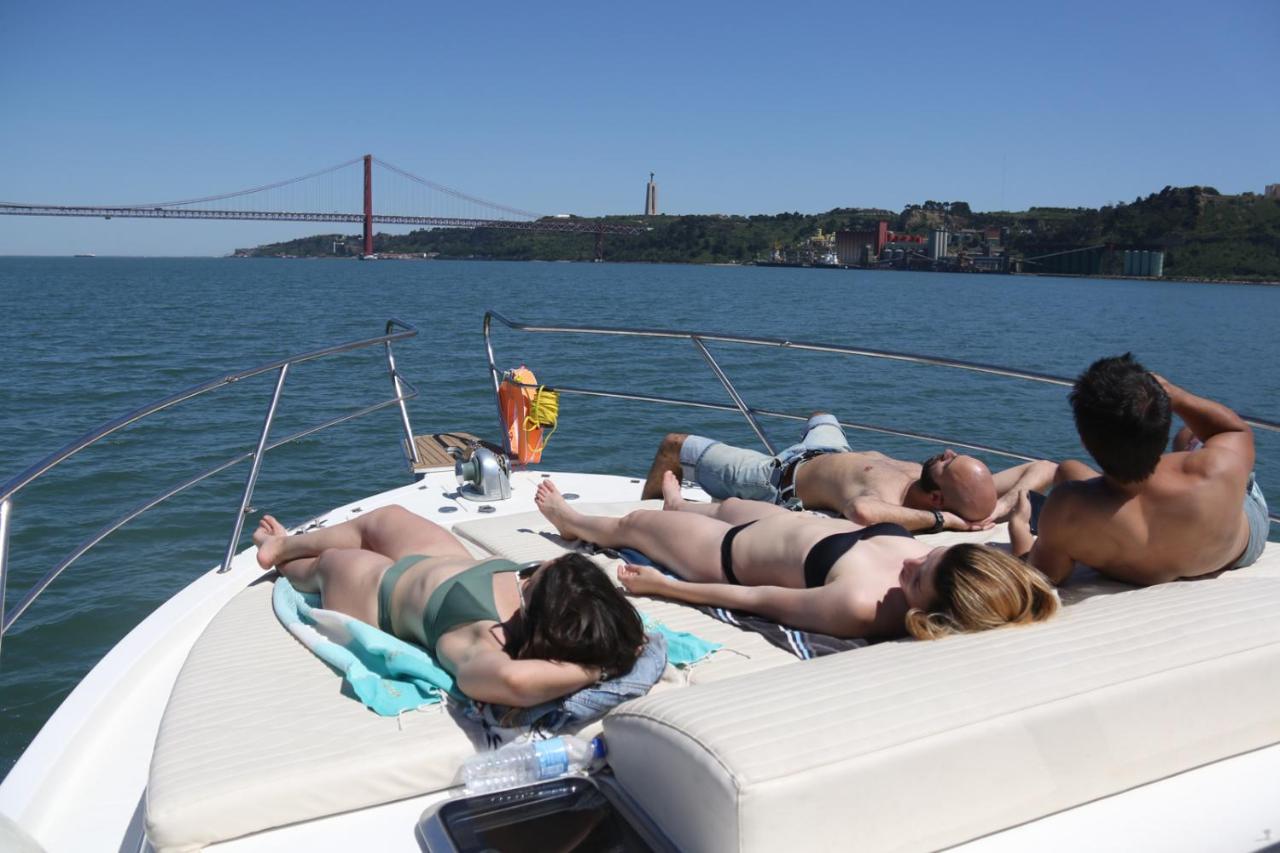 Private Yacht, We Love Our Guests Lissabon Buitenkant foto