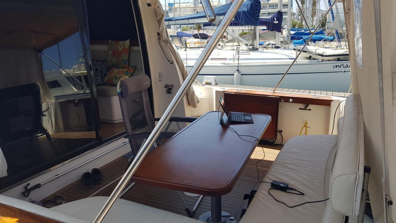 Private Yacht, We Love Our Guests Lissabon Buitenkant foto
