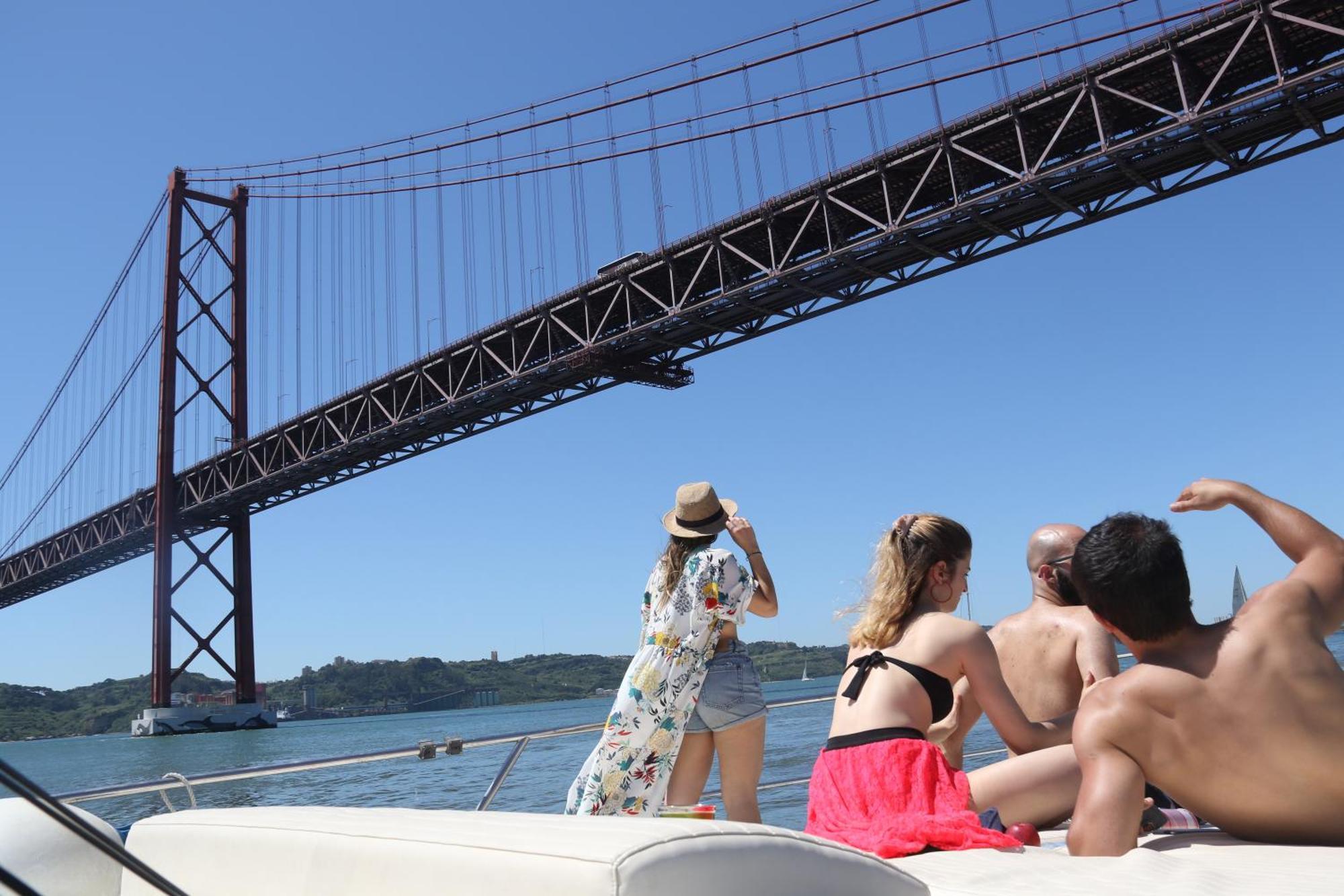 Private Yacht, We Love Our Guests Lissabon Buitenkant foto